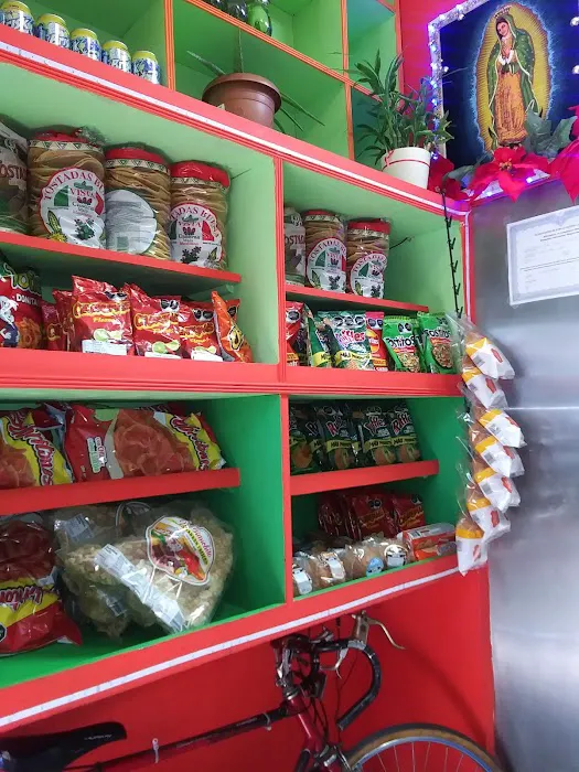 El Chiltepin Deli Grocery Picture 9