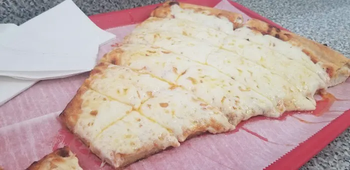 Cross Bronx Pizzeria Picture 3