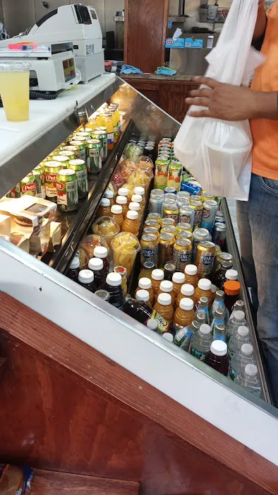 Salvadorian Deli Picture 1