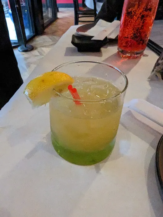 Akai Lounge Englewood Picture 6