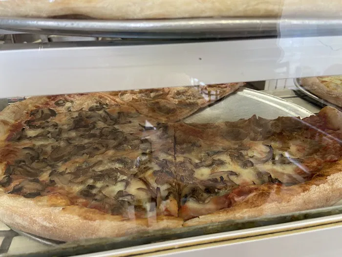 Vittorio's Pizzeria Picture 8
