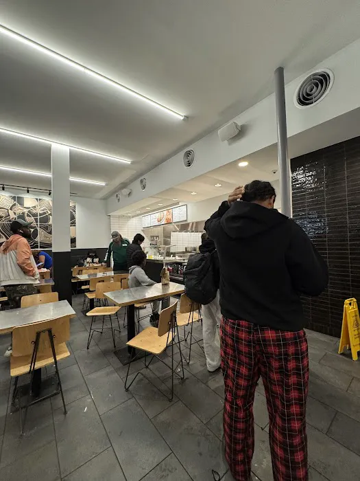 Chipotle Mexican Grill Picture 4