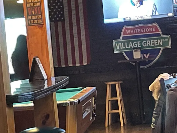 THE VILLAGE GREEN PUB WHITESTONE NY Picture 2
