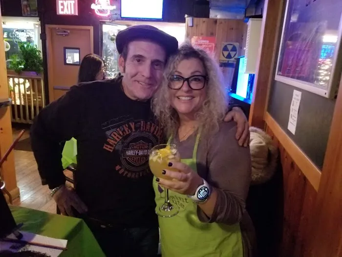 THE VILLAGE GREEN PUB WHITESTONE NY Picture 3