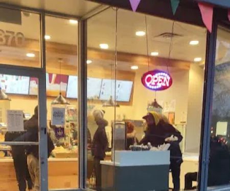 Auntie Anne's/Cinnabon/Carvel