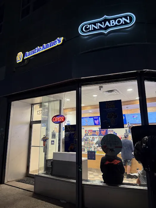 Auntie Anne's/Cinnabon/Carvel Picture 9