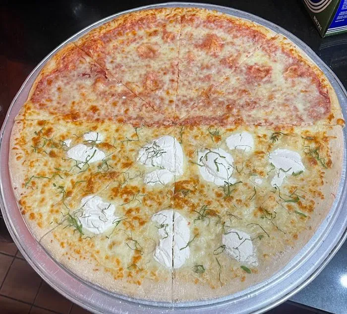 Mayas Pizza Picture 3