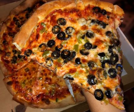 Lucianou2019s Pizza