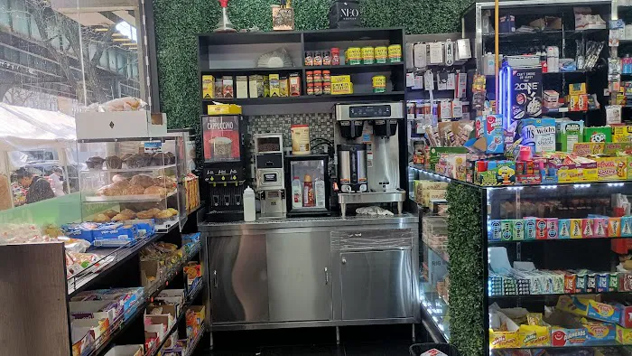 Green Apple deli Picture 4
