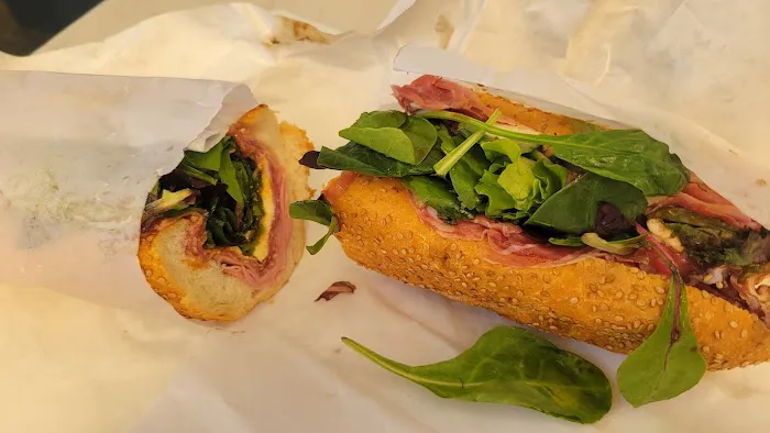 G & R Deli Picture 1