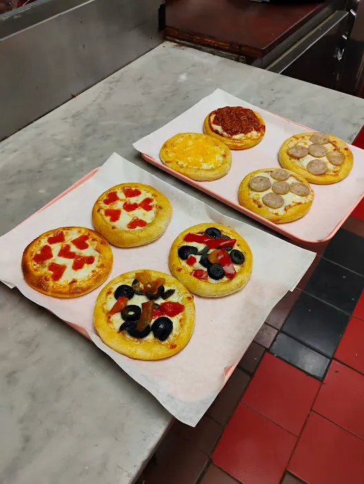 Laziza pizzeria Picture 4