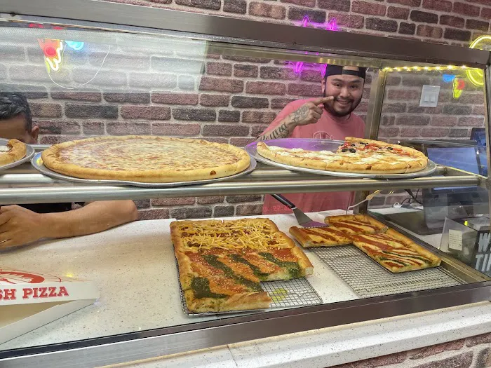 Laziza pizzeria Picture 2