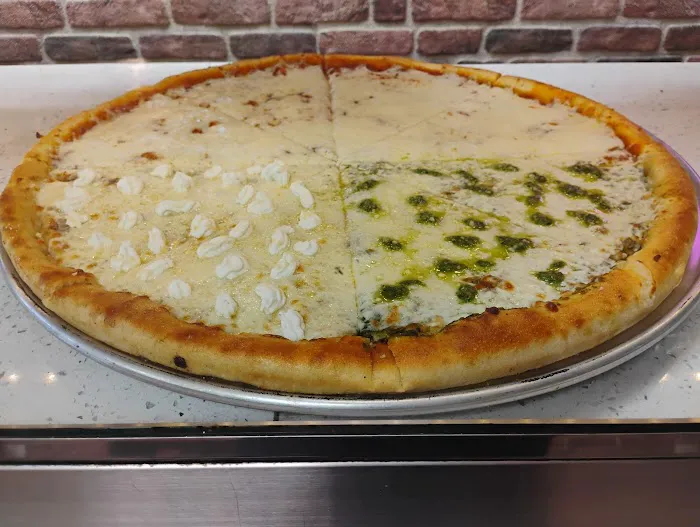 Laziza pizzeria Picture 8