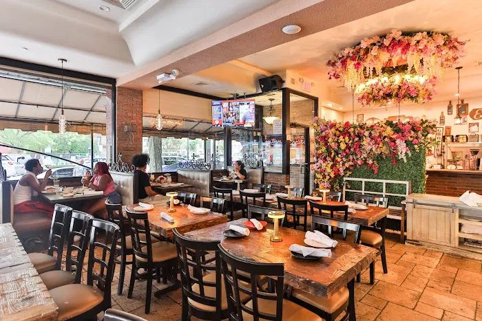 Cafe Colonial Restaurant Picture 1