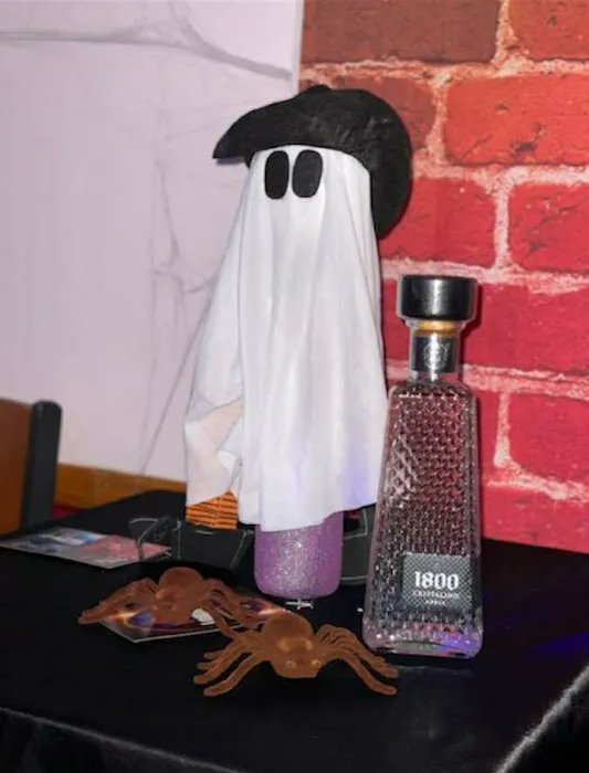 H Q Lounge Picture 10
