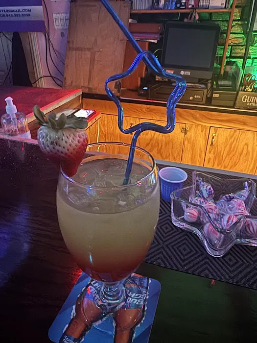 H Q Lounge Picture 5