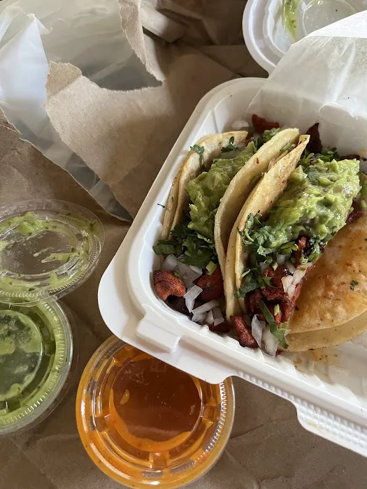 Tacos El Mole - food truck Picture 10