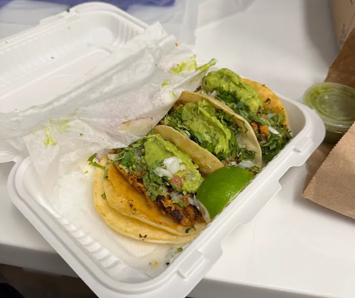 Tacos El Mole - food truck Picture 3