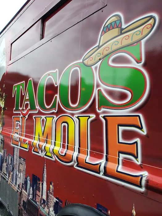 Tacos El Mole - food truck Picture 2