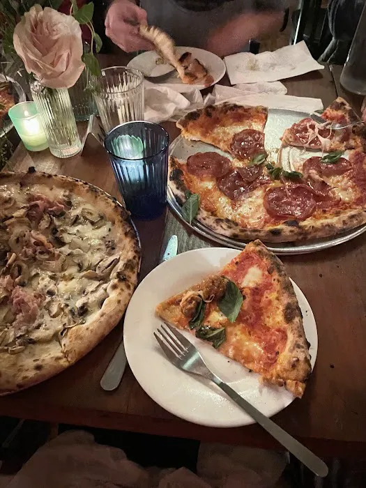 Hoek Pizza Picture 9