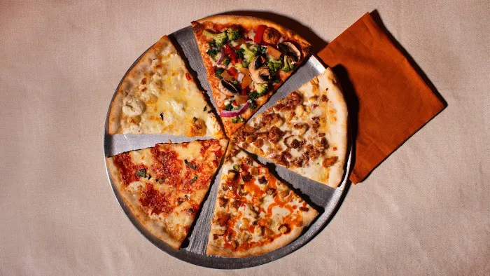 Queens Pizza & Smash Burgers Picture 6