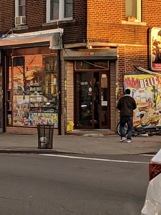 AM Deli & Grill Picture 4