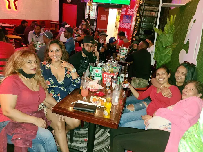 Golden Arrow Bar and Lounge Picture 10
