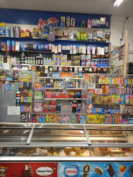 Ozone park deli & grocery Picture 9