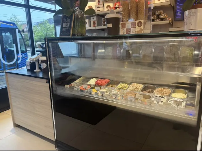 Lulu's Bakery Picture 3