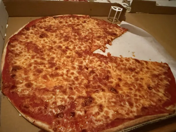 Regina's Pizzeria Picture 3