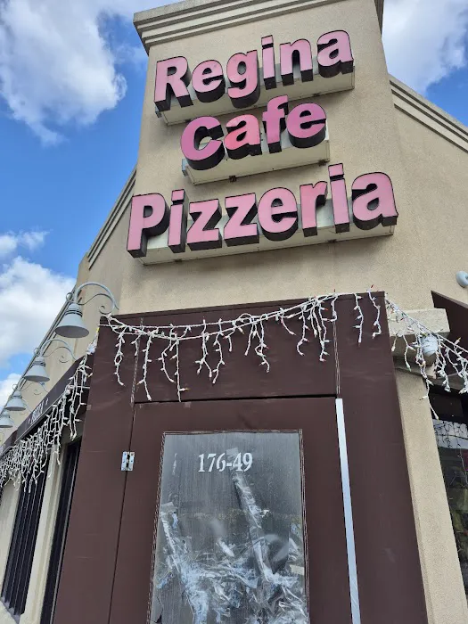 Regina's Pizzeria Picture 5