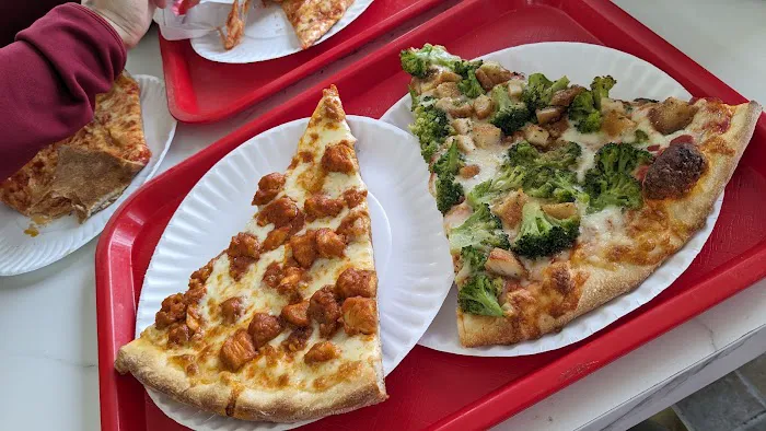 Regina's Pizzeria Picture 10