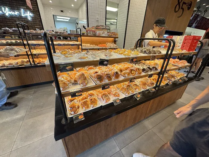 85°C Bakery Cafe - Flushing Picture 3