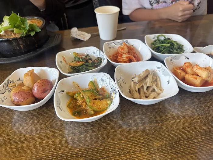JeunJu Korean Restaurant 전주식당 | 전주할매칼국수 - Authentic Korean home style food Picture 5