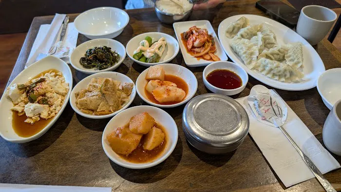 JeunJu Korean Restaurant 전주식당 | 전주할매칼국수 - Authentic Korean home style food Picture 2