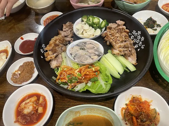 JeunJu Korean Restaurant 전주식당 | 전주할매칼국수 - Authentic Korean home style food Picture 10