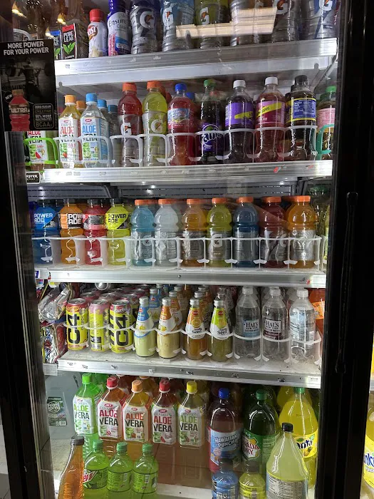 UYA DELI & GROCERIES Picture 10