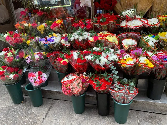 Reina De La Nube Deli & Flowers Picture 8