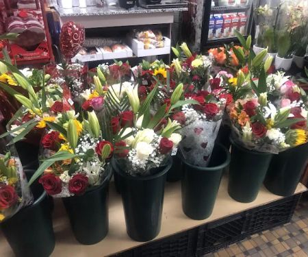 Reina De La Nube Deli & Flowers