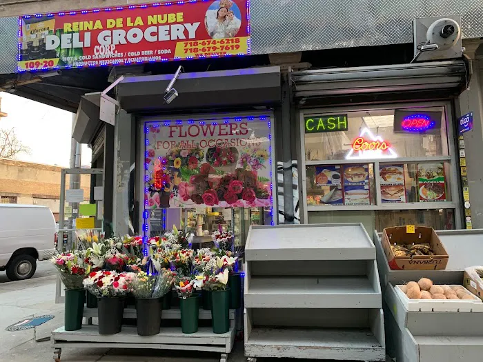 Reina De La Nube Deli & Flowers Picture 5