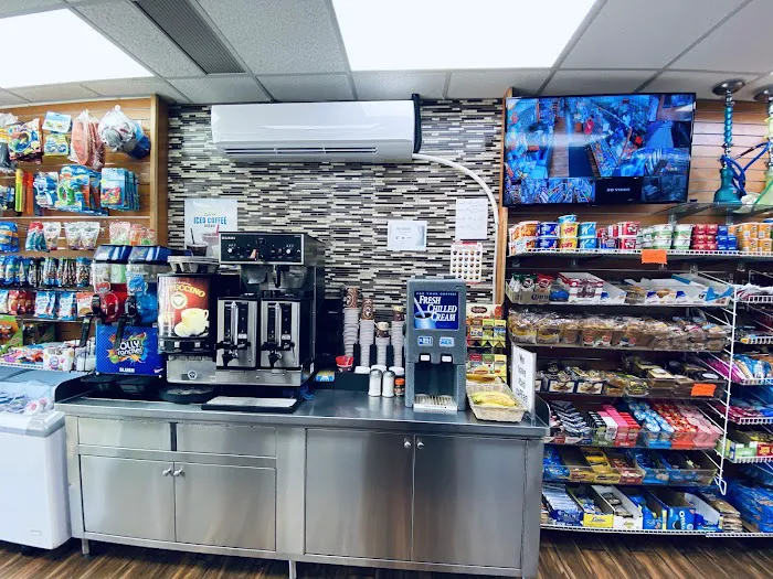 Family Grocery , Deli & Smoke shop Picture 1