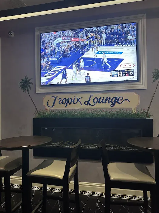 Tropix Lounge Picture 3