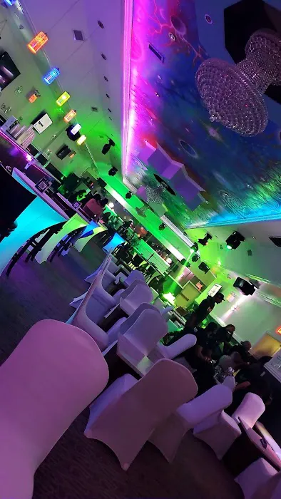Epic Lounge Picture 3