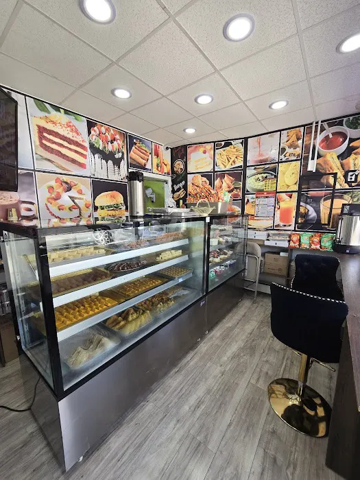 13 13 cafe and juice bar Picture 3