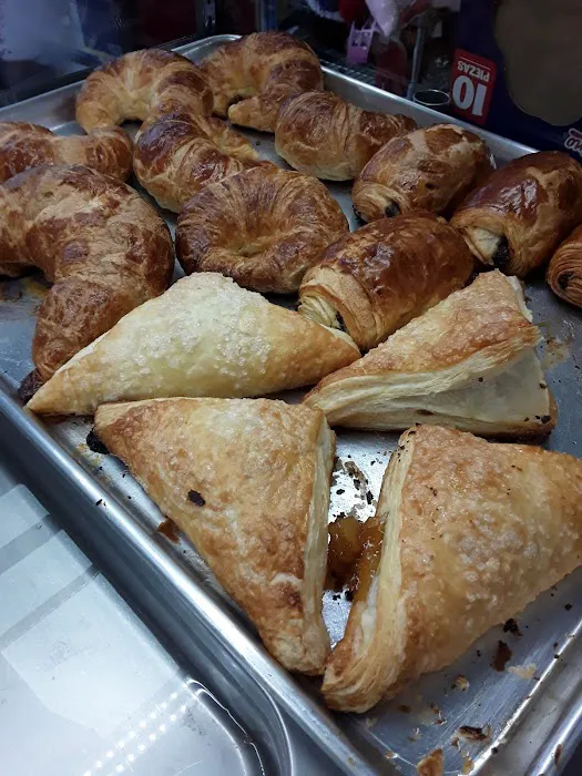 Travis Wood Grocery Grill & Deli Picture 4