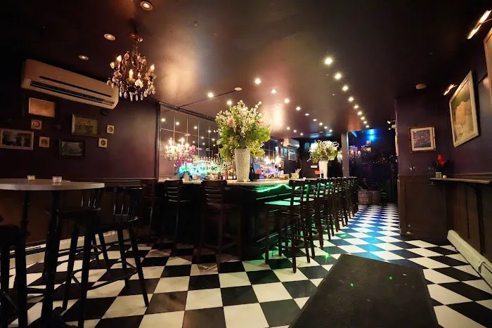 C Bar & Lounge Picture 4