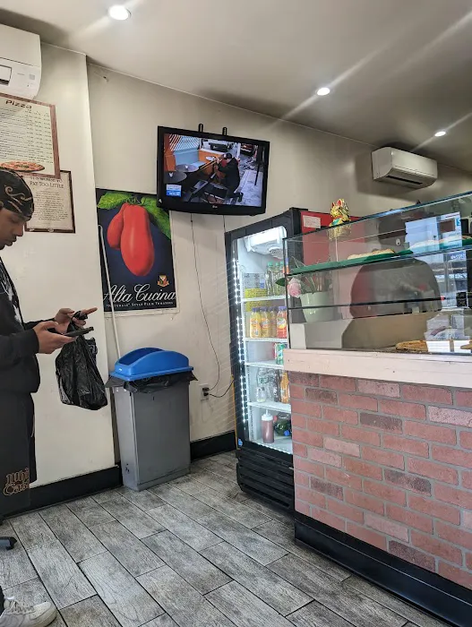 Ricky’s pizza Picture 3