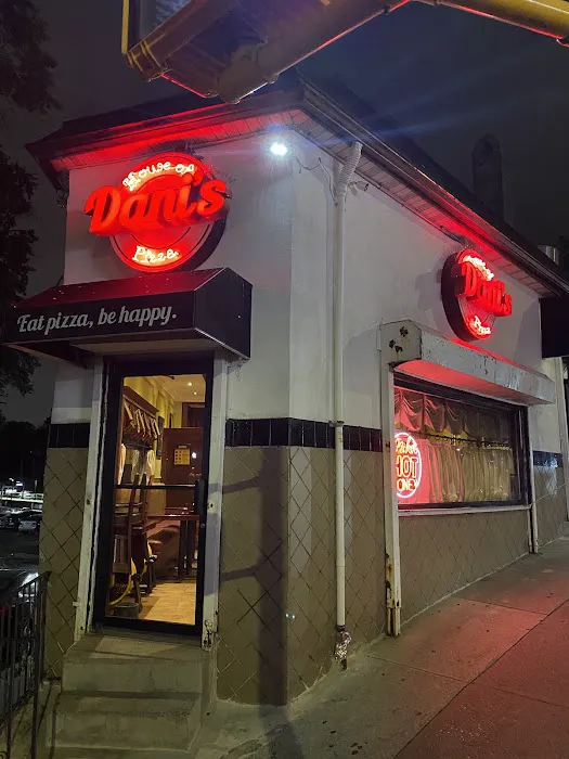 Dani's House of Pizza Picture 9