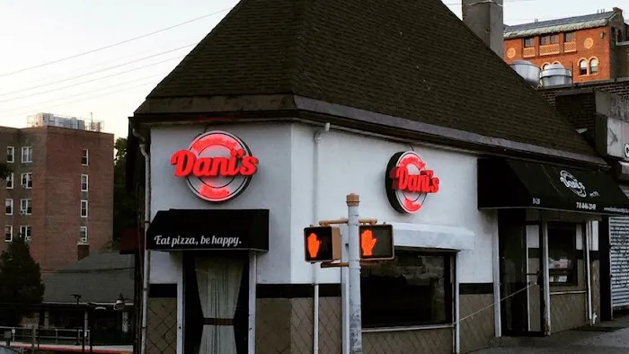 Dani's House of Pizza Picture 6