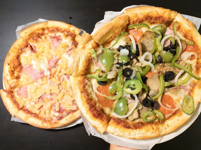Singas Famous Pizza Picture 3